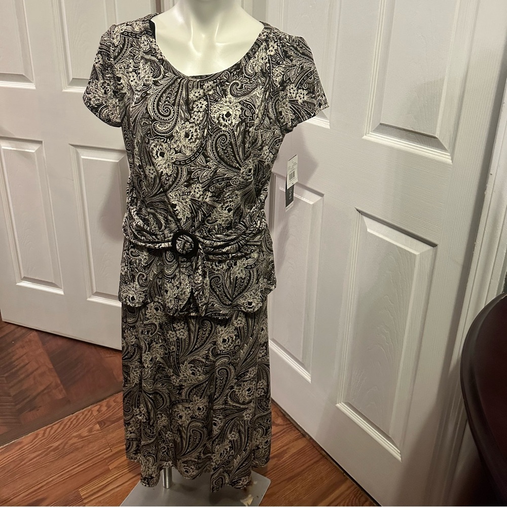 NWT Preceptions New York Brown and cream Paisley print size 14